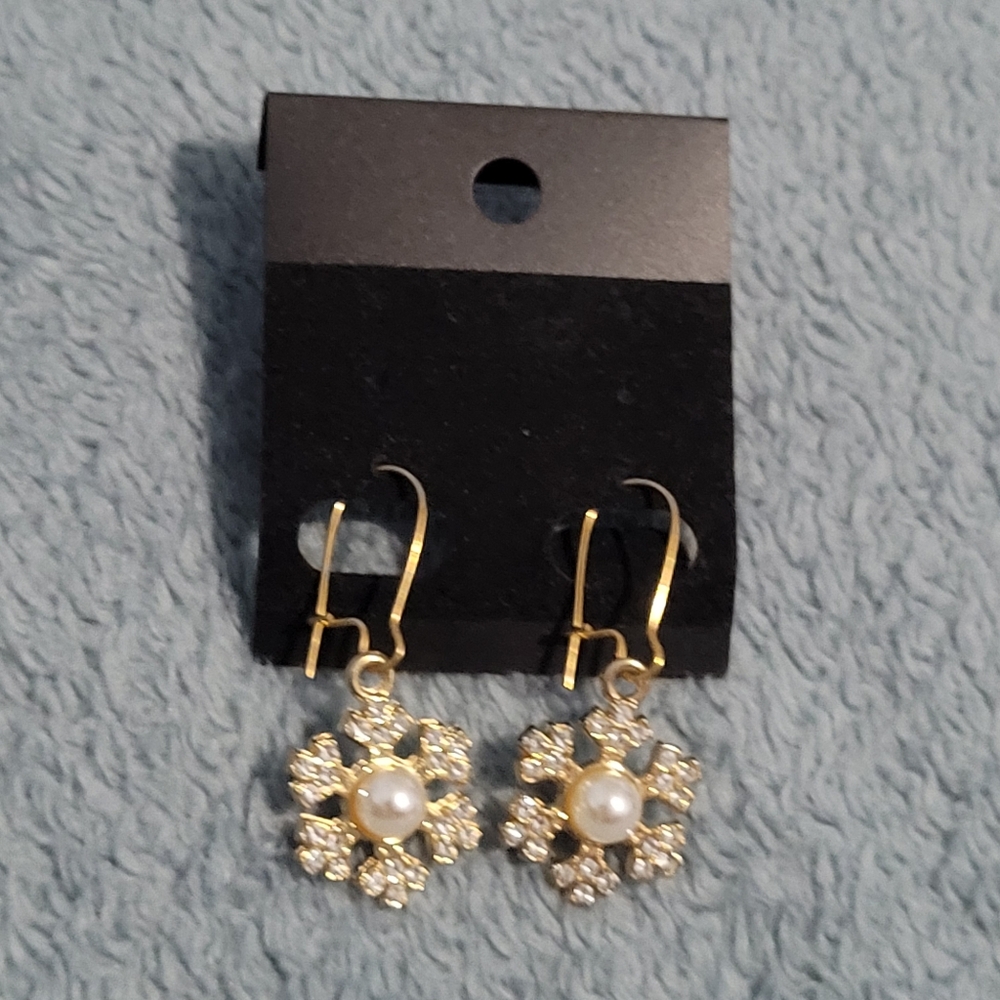 Elegant Gold and Pearl Snowflake Earrings